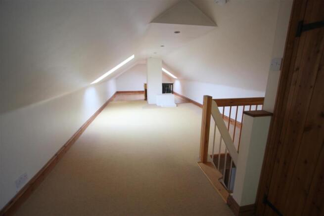 Angarrek Loft Room