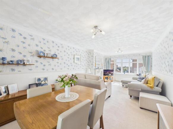 3 bed Semi-Detached for sale Image 12