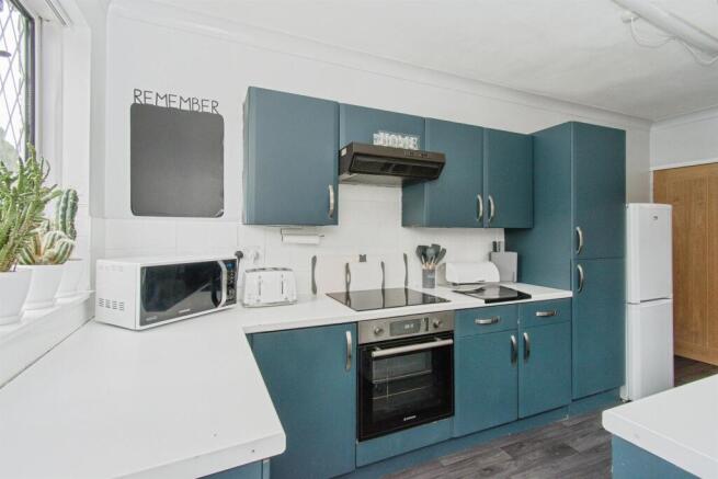 3 bed Terraced for sale Image 5