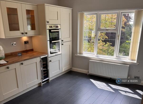 2 bed Maisonette to rent Image 9