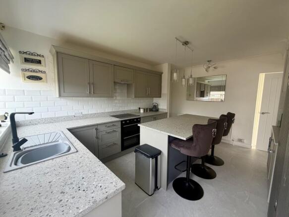 3 bed Bungalow for sale Image 6