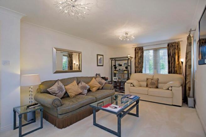 4 bed Detached for sale Image 8