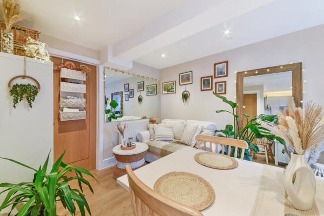 CHURCHILL MEWS, 2, FLAT 2- (4)