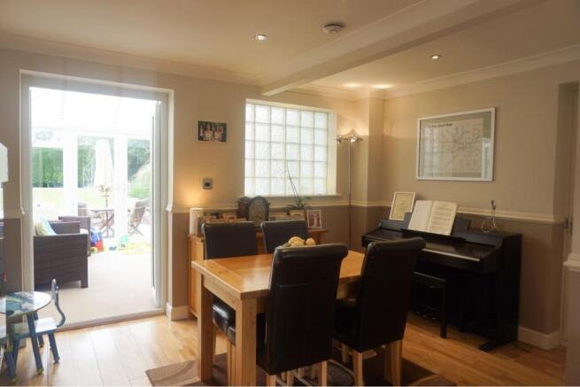 Lounge/Dining Room