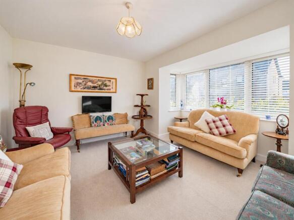 14 Strathgray Road Dundee-7.jpg