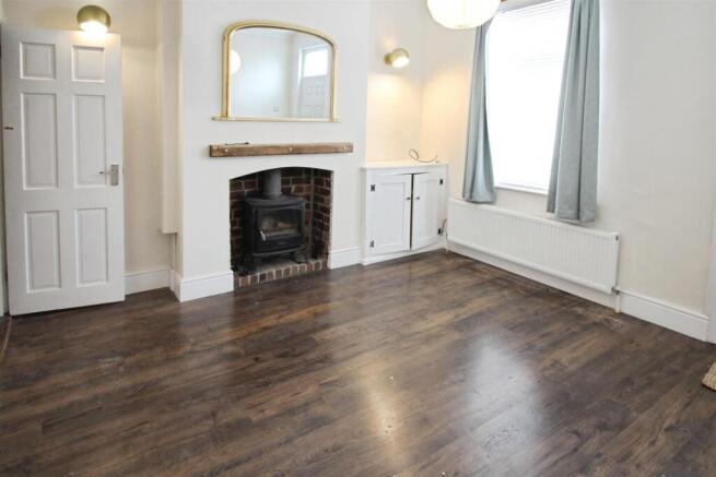 3 bed End of Terrace to rent Image 2