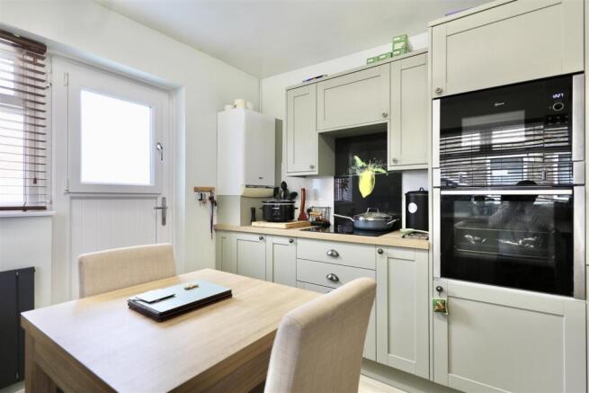 2 bed Semi-Detached Bungalow for sale Image 9
