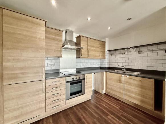 LOUNGE/KITCHEN