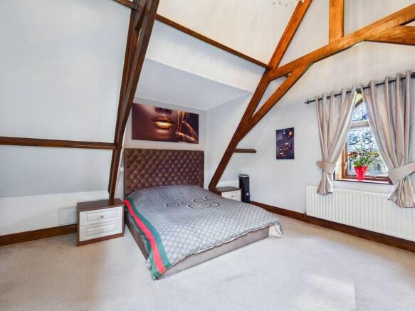 6 bed Detached for sale Image 12