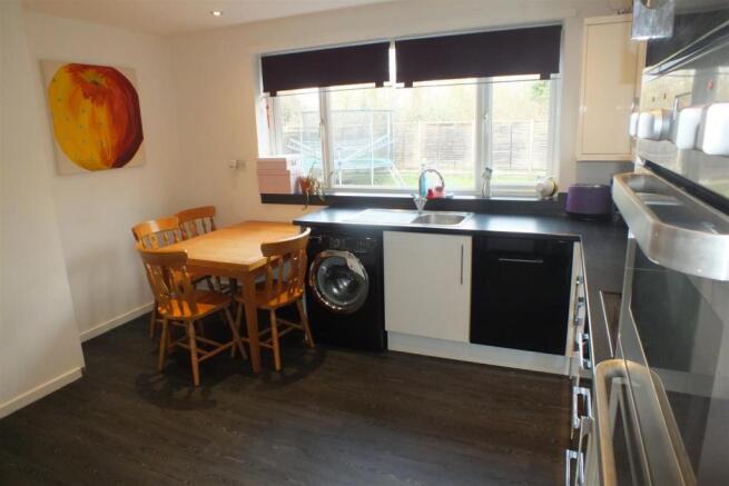 Kitchen 2.JPG