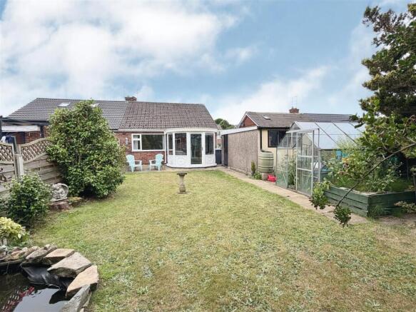 2 bed Semi-Detached Bungalow for sale Image 8