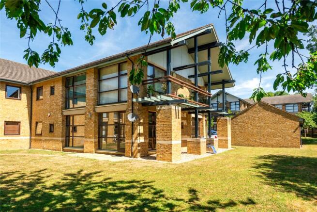 4-bed flat on Woodward Place, Loughton Lodge, Milton Keynes, Buckinghamshire, MK8, £550,000