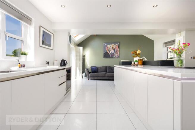 4 bed Detached for sale Image 9