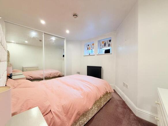 2 bed Flat for sale Image 6