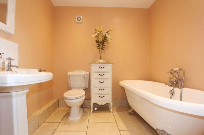 ELEGANT BATHROOM