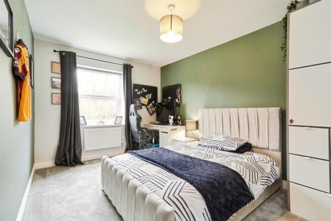 5 bed Detached for sale Image 10