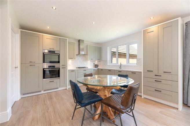 4 bed Detached for sale Image 7