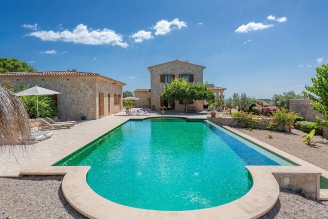 Exterior and Pool (1