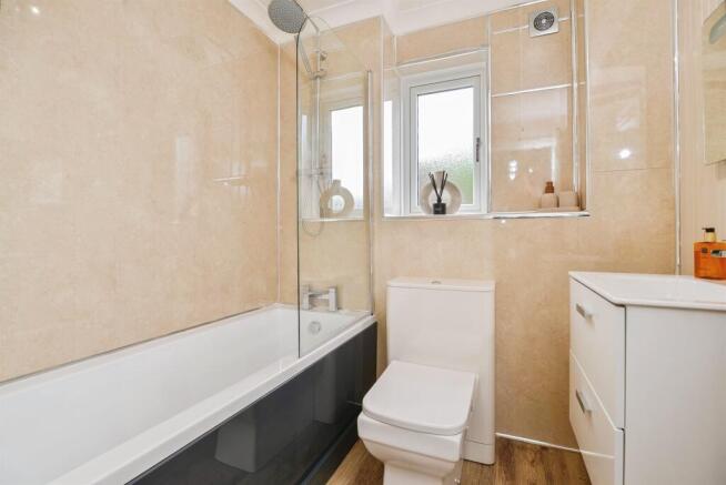 2 bed Apartment for sale Image 12