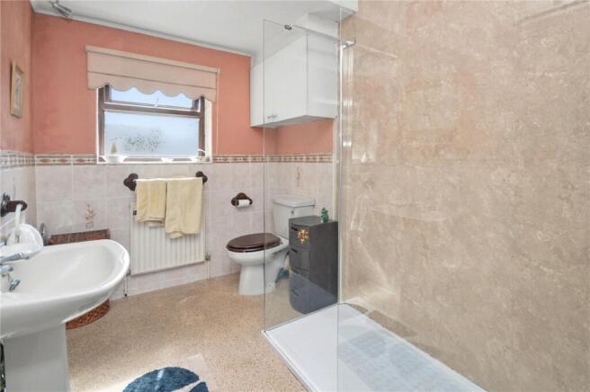 4 bed Bungalow for sale Image 7
