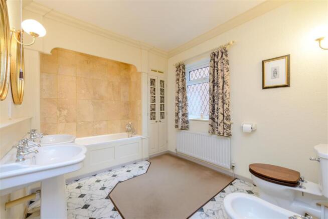 8374493-interior22.jpg