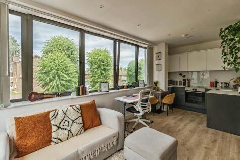 Station Road, Redhill, Surrey, RH1