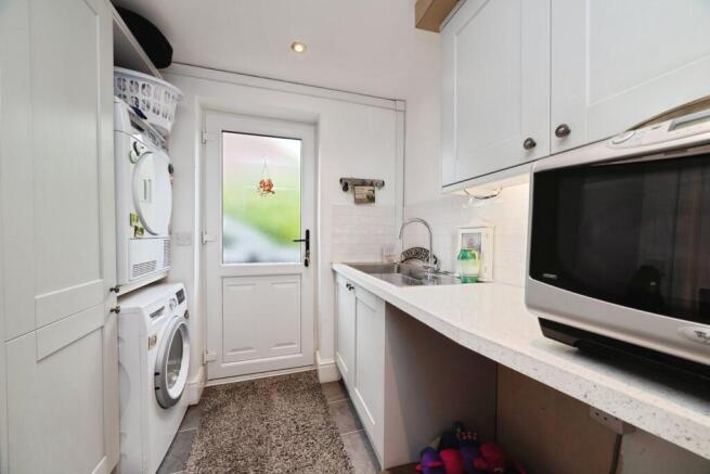 4 bed Detached for sale Image 6