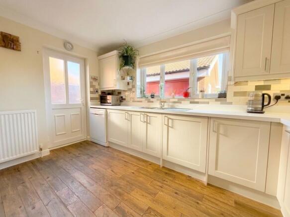 4 bed Detached for sale Image 4
