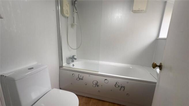 3 bed Terraced to rent Image 6