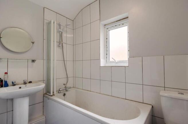 3 bed Flat to rent Image 10
