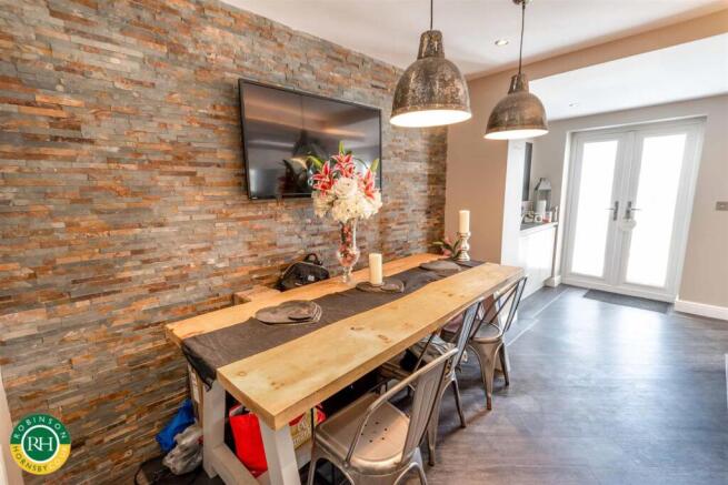4 bed Town House for sale Image 7