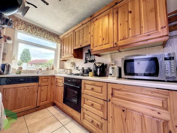 Fitted kitchen 