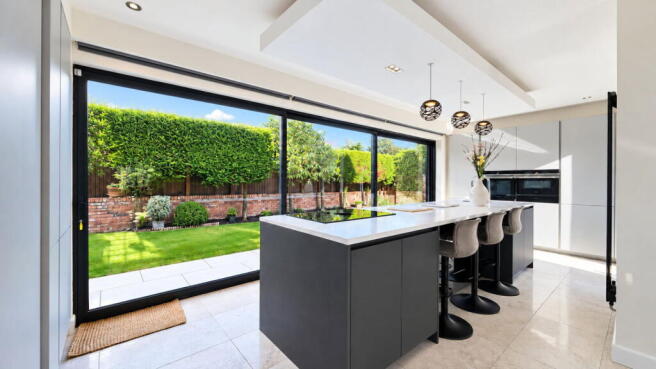 4-bed detached on Waterloo Road, Birkdale, PR8 2NA, £850,000