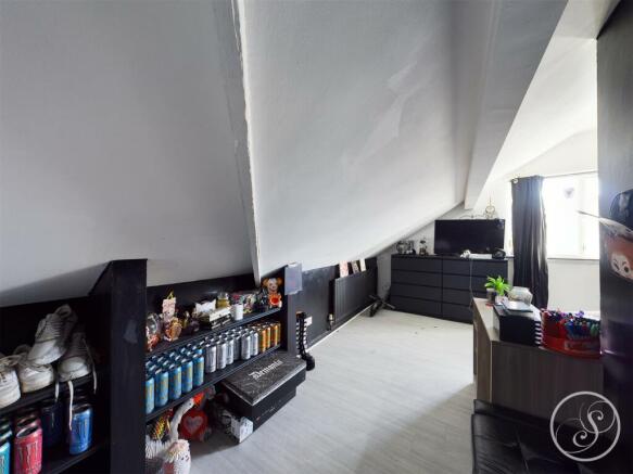 4 bed Semi-Detached Bungalow for sale Image 12