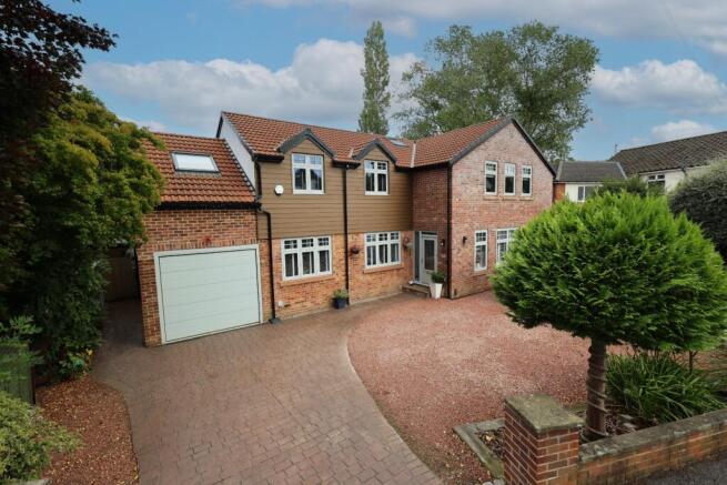 5-bed detached on Foxholes Crescent, Calverley, Pudsey, West Yorkshire, LS28, £825,000