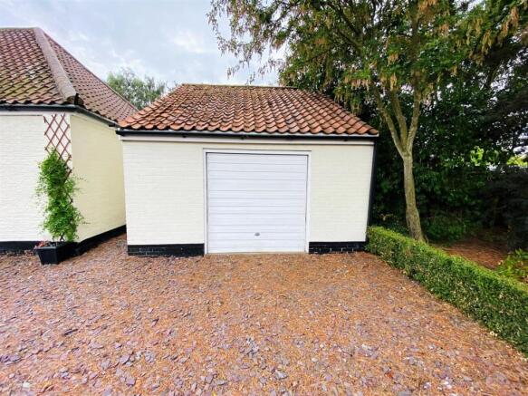3 bed Detached Bungalow for sale Image 4