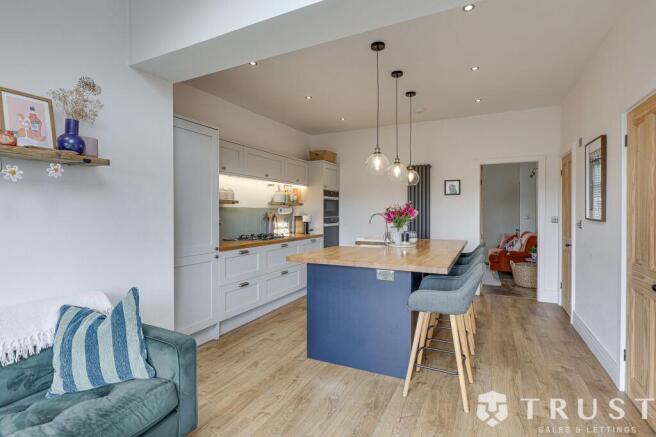 3 bed Semi-Detached for sale Image 4