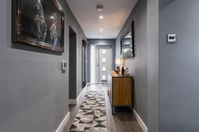 5 bed Detached for sale Image 5