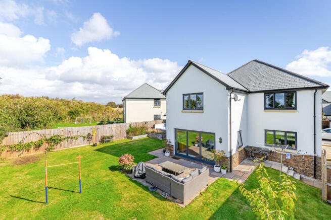 A06 - 11, Clover Park, Plymouth - 250912