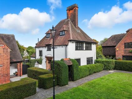 Reed Pond Walk, Gidea Park