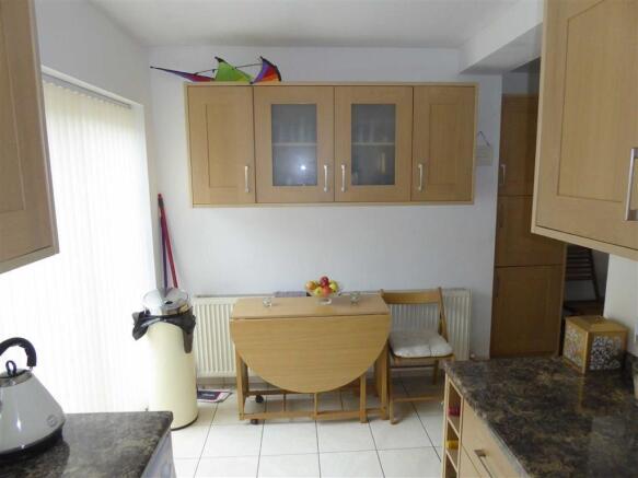 Dining Kitchen: