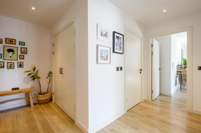 2 bed Apartment for sale Image 6