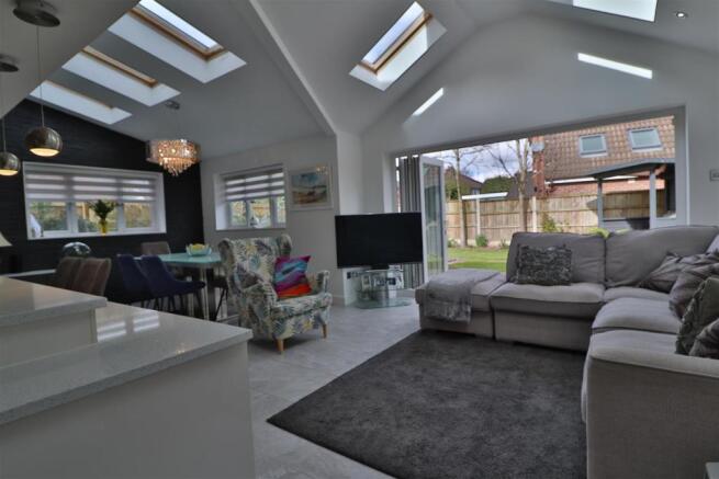 OPEN PLAN FAMILY/DINING ROOM/KITCHEN