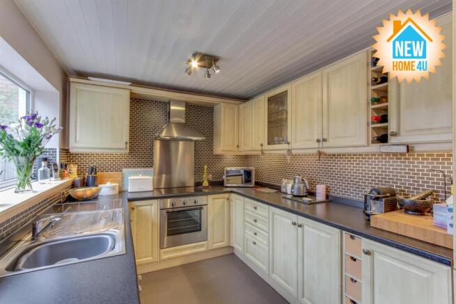 KITCHEN / DINING ROOM: