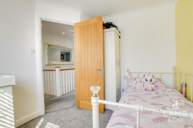 BEDROOM 4:
