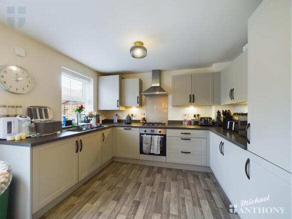 CAM03218G0-PR0375-STILL009