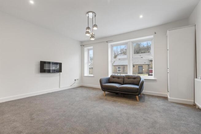 Flat 2, 902-906 Ecclesal Road 04_297.jpg