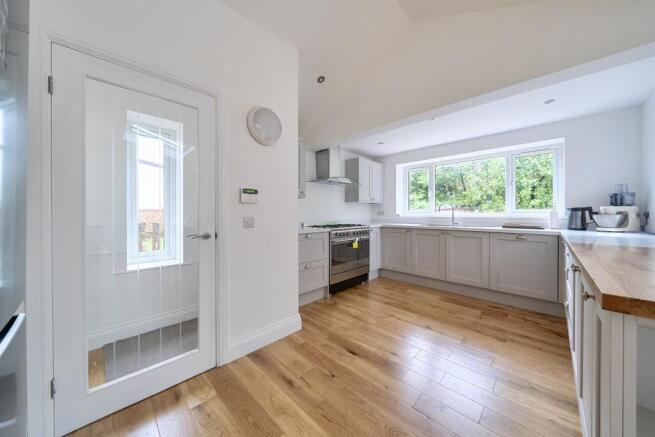 3 bed Semi-Detached for sale Image 5