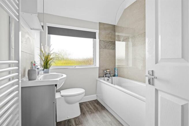 107 Laugherne Road - bathroom.jpg