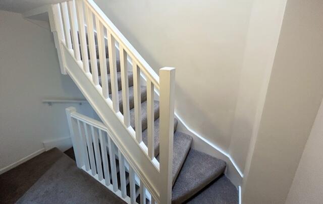 2 bed Town House to rent Image 8